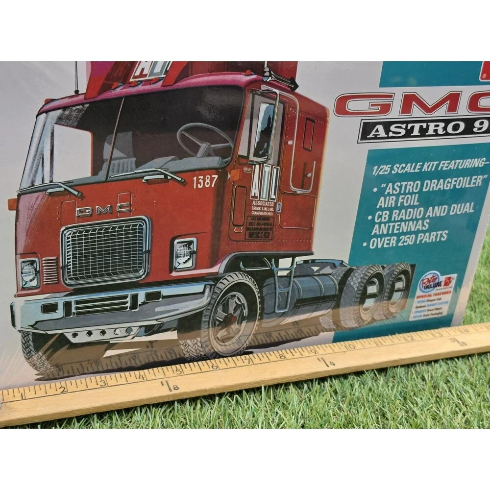 AMT GMC Astro 95 Model Kit 1:25 #1140/06 New Sealed Retro Deluxe